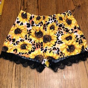 NWOT Sunflower lounge shorts